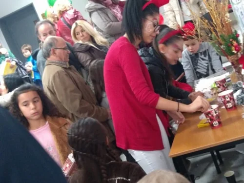 Χριστουγεννιάτικη εκδήλωση για τα παιδιά της Μάνδρας από το ΕΚ Ελευσίνας και το ΙΝΕ/ΓΣΕΕ