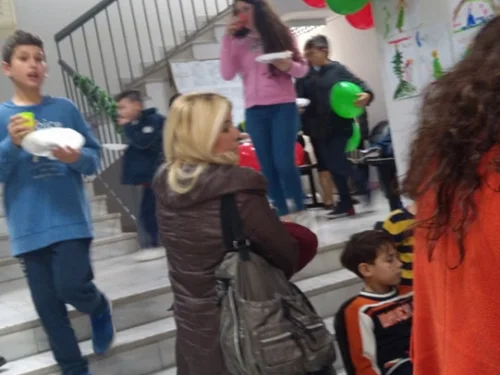 Χριστουγεννιάτικη εκδήλωση για τα παιδιά της Μάνδρας από το ΕΚ Ελευσίνας και το ΙΝΕ/ΓΣΕΕ