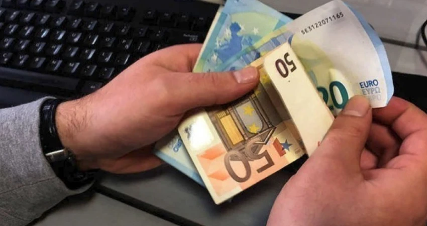 Η επέλαση της ακρίβειας στα νοικοκυριά δεν αντιμετωπίζεται με μόλις 13€ αύξηση του κατώτατου μισθού